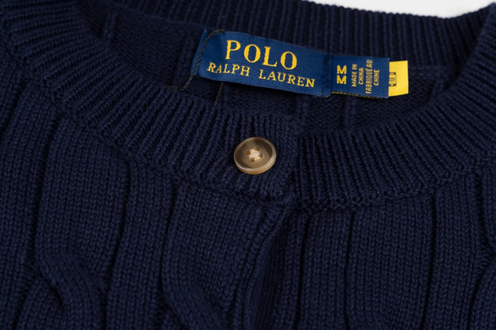 P230 #R93 RALPH LAUREN Ralph Lauren twelve colors classic small label embroidery logo seven-button knitted cable cardigan sweater women's top, high-density LOGO embroidery on the chest, original customization of tag accessories. Made of pure cotton yarn, pure cotton is skin-friendly and comfortable, small label war horse embroidered twist button cardigan sweater 🐎 high quality, follow the blogger to learn how to wear it! Let’s buy a Ralph Lauren cable sweater. It’s a super hard-to-find series after it became popular. It’s hard to find one on the official website. It’s simple and practical to wear, with a lazy and loose feel. The thickened fabric has more texture, feels soft and delicate, and has a loose fit. Whether worn alone or layered, you can wear different styles of fashion with just one piece!   Size: